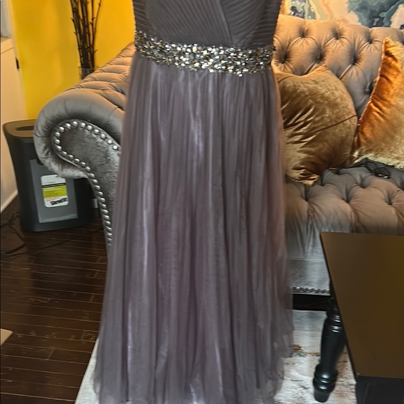 Elegant Gray Evening Gown - Picture 10 of 11